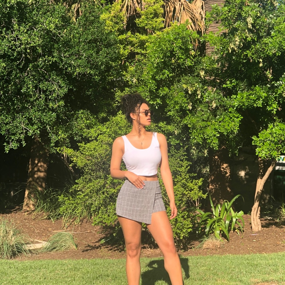 Checkered gray skort
